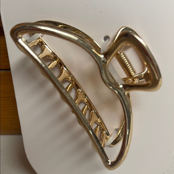 Kitsch Gold Open-Frame Claw Clip - Picture 5 of 12